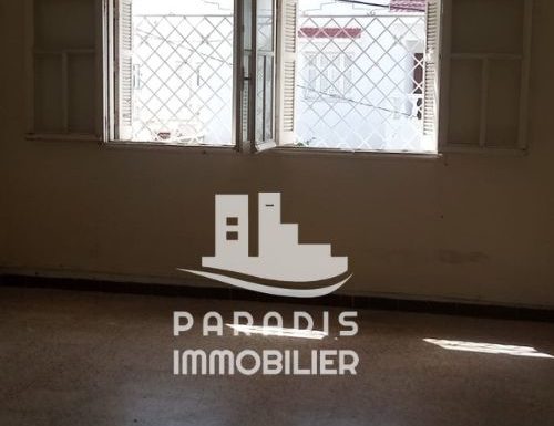 etage de villa S+3 à Vendre - Le Bardo
